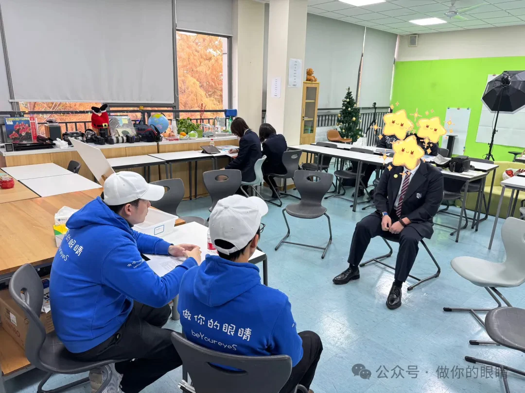 在协和万源职业日上蓝睛灵为高中生进行了模拟面试,及实习岗位介绍 Lanjingling conducted mock interviews for high school students and introduced internship positions 在协和万源职业日上蓝睛灵为高中生进行了模拟面试,及实习岗位介绍 Lanjingling conducted mock interviews for high school students and introduced internship positions